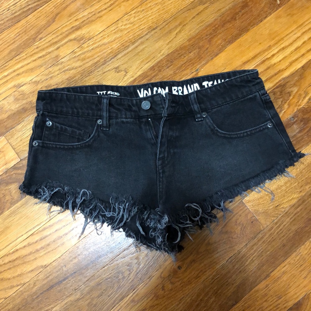 VOLCOM JEAN SHORTS. LIKE NEW